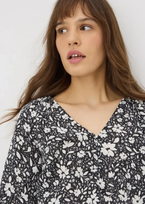 Black Monchrome Floral V-Neck Tea Top