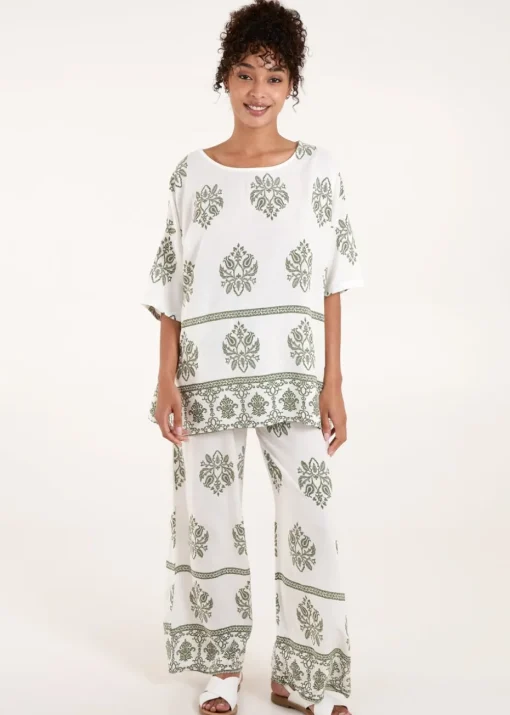 Blue Vanilla Khaki Border Print Top
