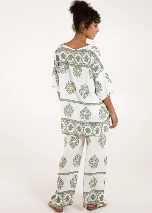 Blue Vanilla Khaki Border Print Top