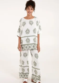 Blue Vanilla Khaki Border Print Top
