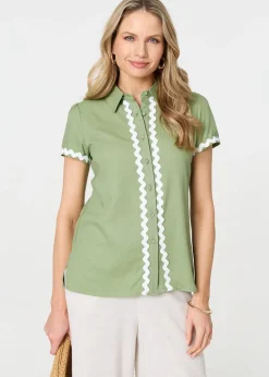 Izabel London Sage Zig Zag Trim Short Sleeve Shirt