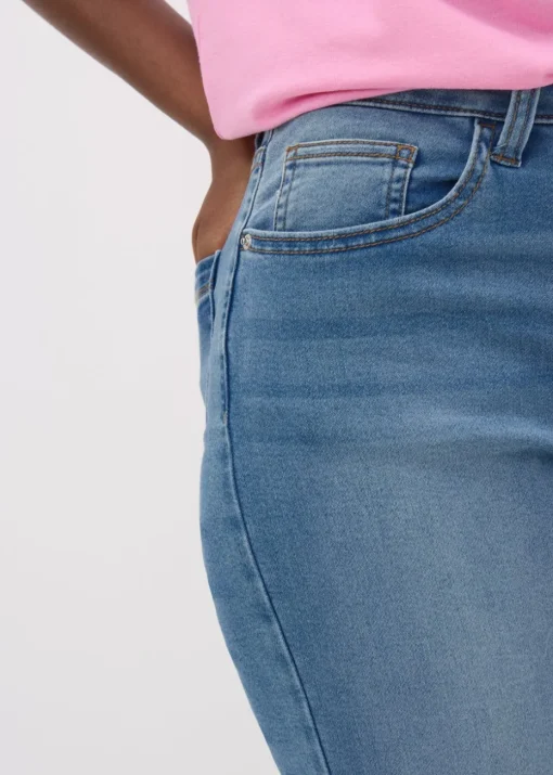 Lightwash Relaxed Skinny Jeans