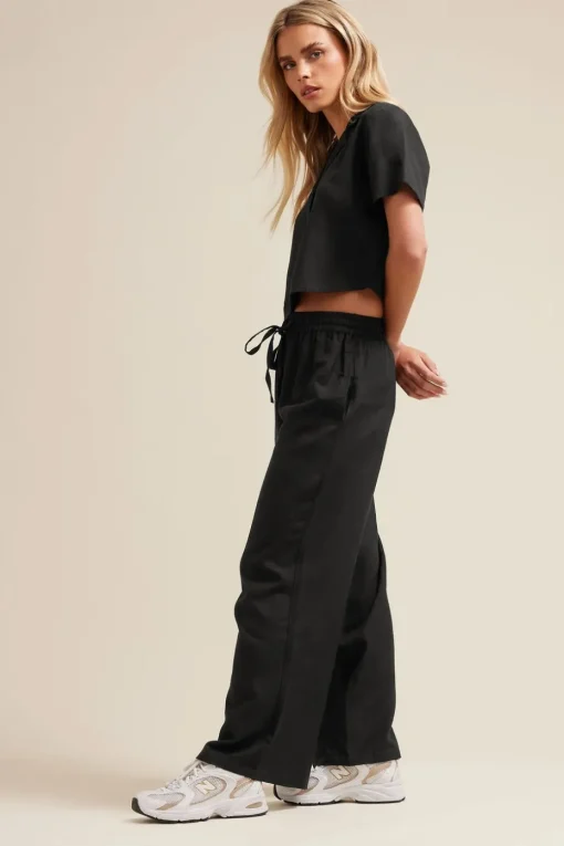 Pixiegirl Petite Black Linen Cropped Short Sleeve Shirt