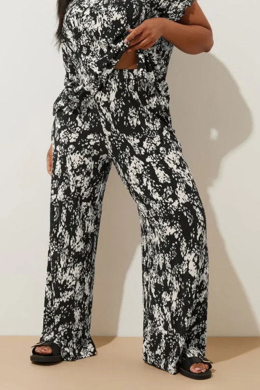 Yours Curve Black Abstract Print Plisse Wide Leg Trousers